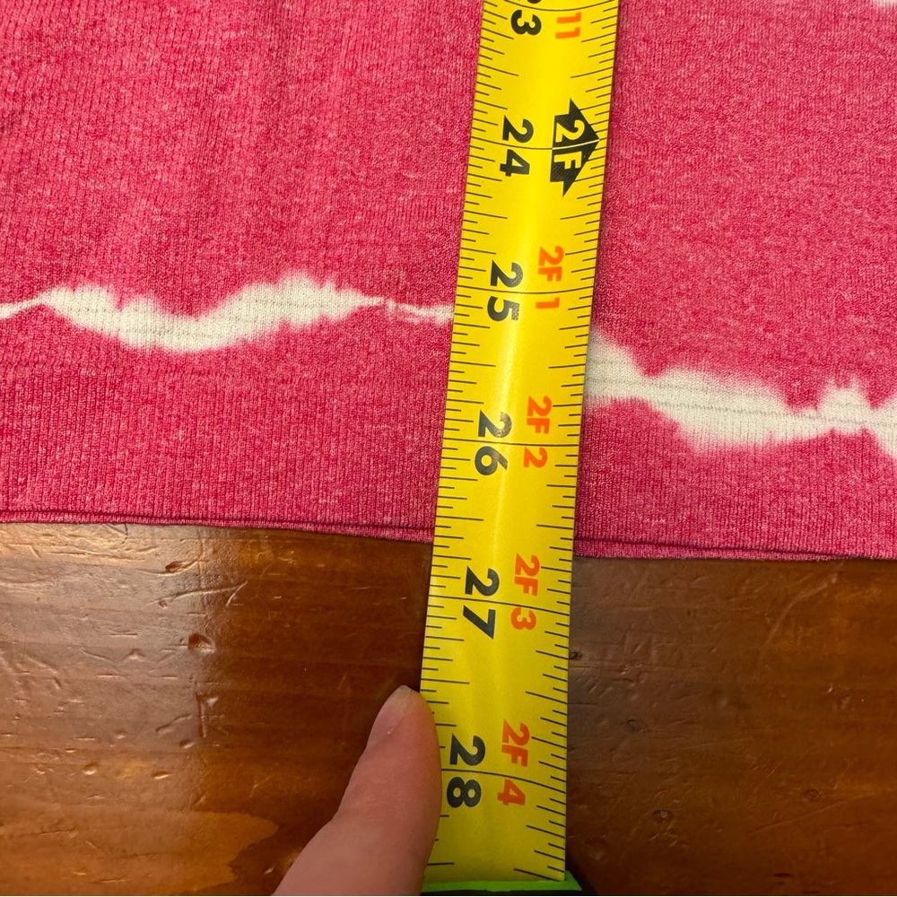 Lululemon Size 8 Swiftly Tech Short Sleeve Pink and White Tie Dye Stripe Tee - Picture 5 of 8